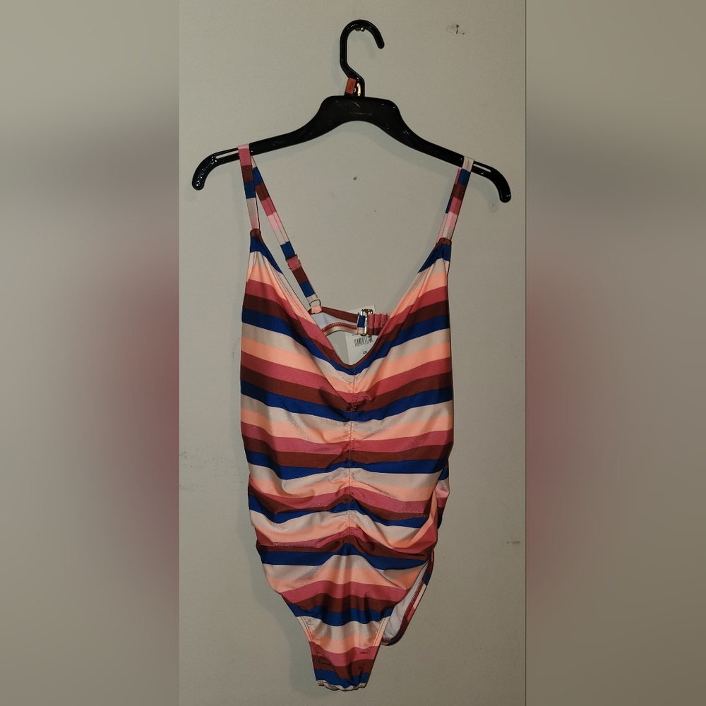 ISLAND RAYS SWIMSUIT